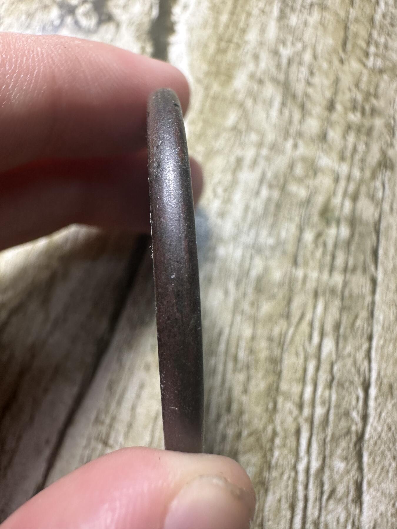 章，钱币 琉球通宝背半朱，应该是仿品