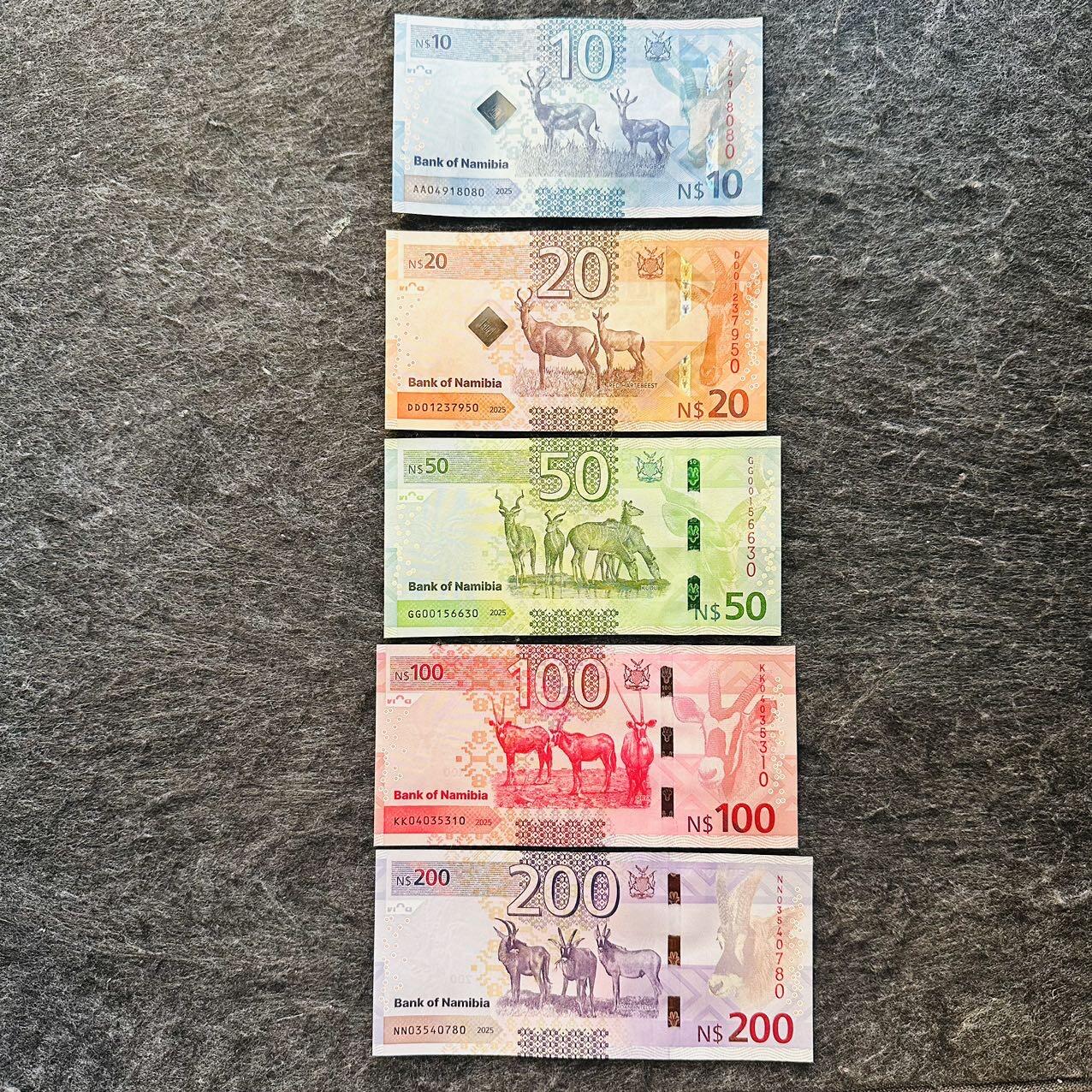 🇲🇽🇳🇦2526$ $墨西哥50-100-1000比索纪念钞和纳米比亚Hybrid窗口复合钞