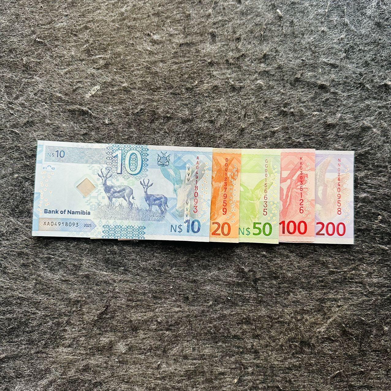 🇲🇽🇳🇦2526$ $墨西哥50-100-1000比索纪念钞和纳米比亚Hybrid窗口复合钞