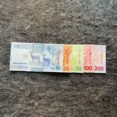 🇲🇽🇳🇦2526$ $墨西哥50-100-1000比索纪念钞和纳米比亚Hybrid窗口复合钞 - 纳米比亚2025年10-20-50-100-200元，新版大全套，随机号码