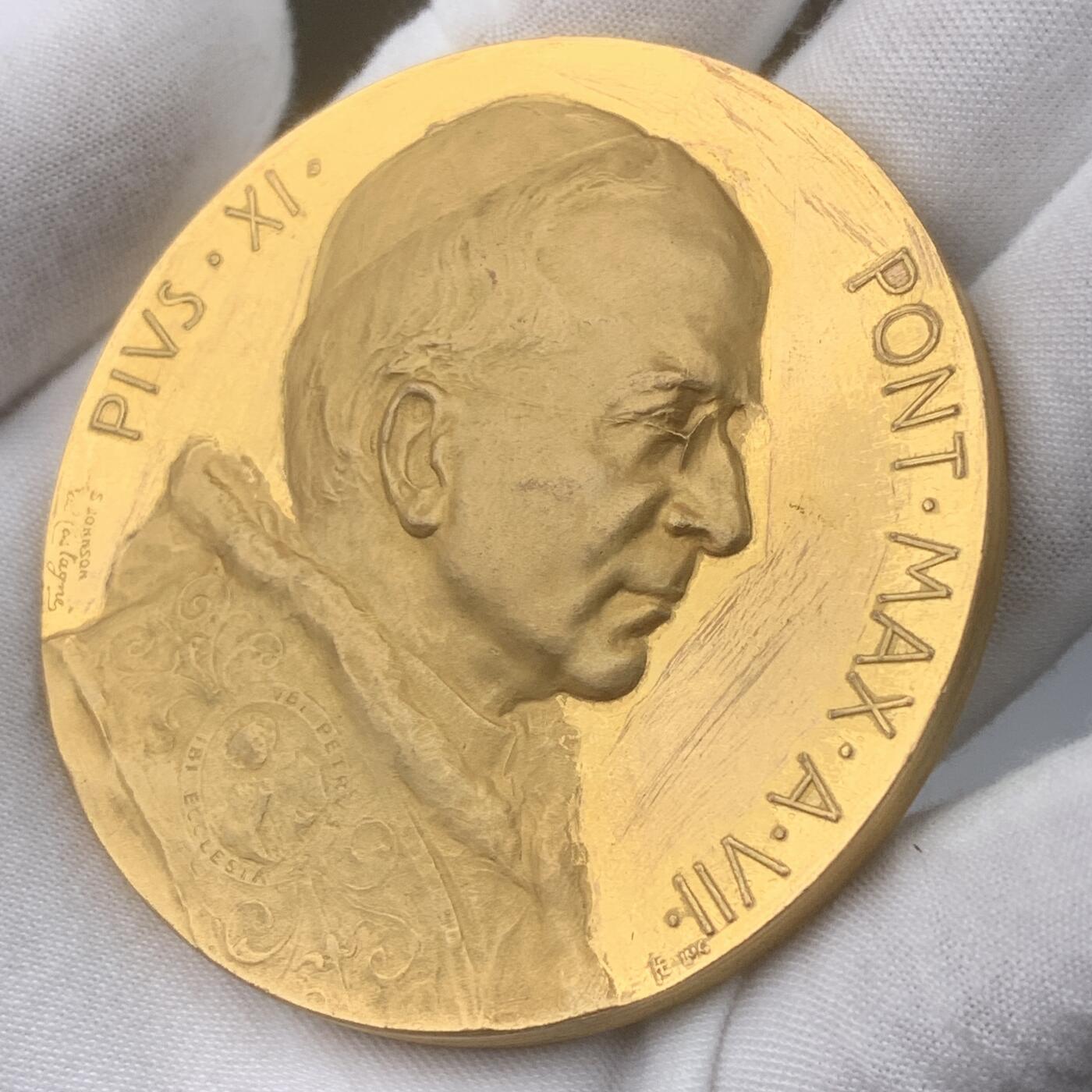 掌中浮雕-藏着的欧洲第037场 1928年梵蒂冈庇护十一世新祭坛首次祈祷上帝镀金铜章，  68mm