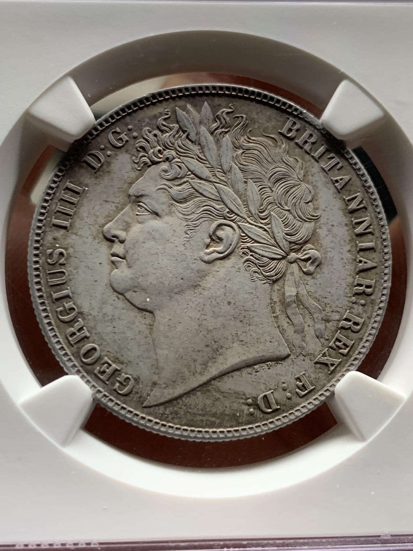 《竞宝斋》第428场 周日，周一  2场连拍 （全场包邮） 唯一亚军分 NGC MS64+ 英国 1824年 乔治四世 嘉德纹章版 半克朗银币  半克朗里最少得品种 更高分仅1枚 HA 64分成交2.3W