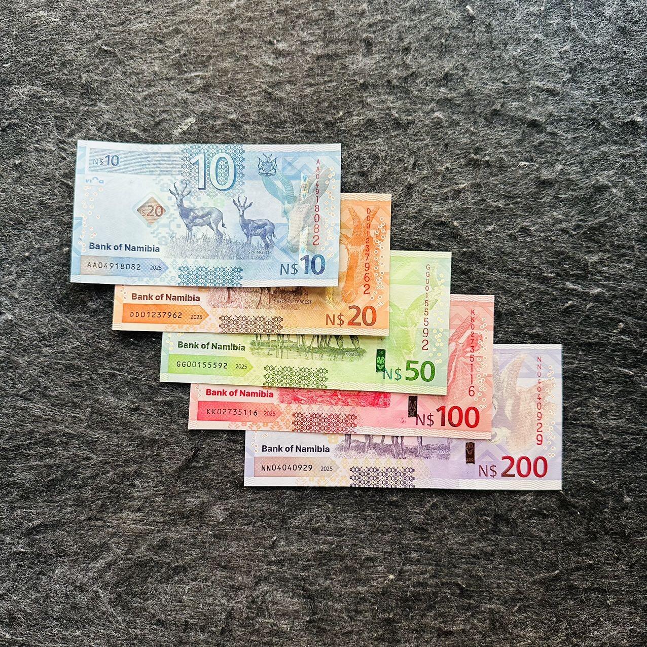 🇲🇽🇳🇦2526$ $墨西哥50-100-1000比索纪念钞和纳米比亚Hybrid窗口复合钞