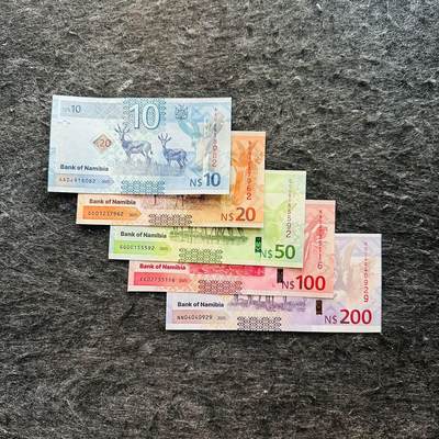 🇲🇽🇳🇦2526$ $墨西哥50-100-1000比索纪念钞和纳米比亚Hybrid窗口复合钞 - 纳米比亚2025年10-20-50-100-200元，新版大全套，随机号码