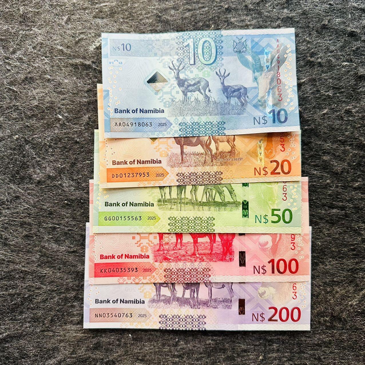 🇲🇽🇳🇦2526$ $墨西哥50-100-1000比索纪念钞和纳米比亚Hybrid窗口复合钞