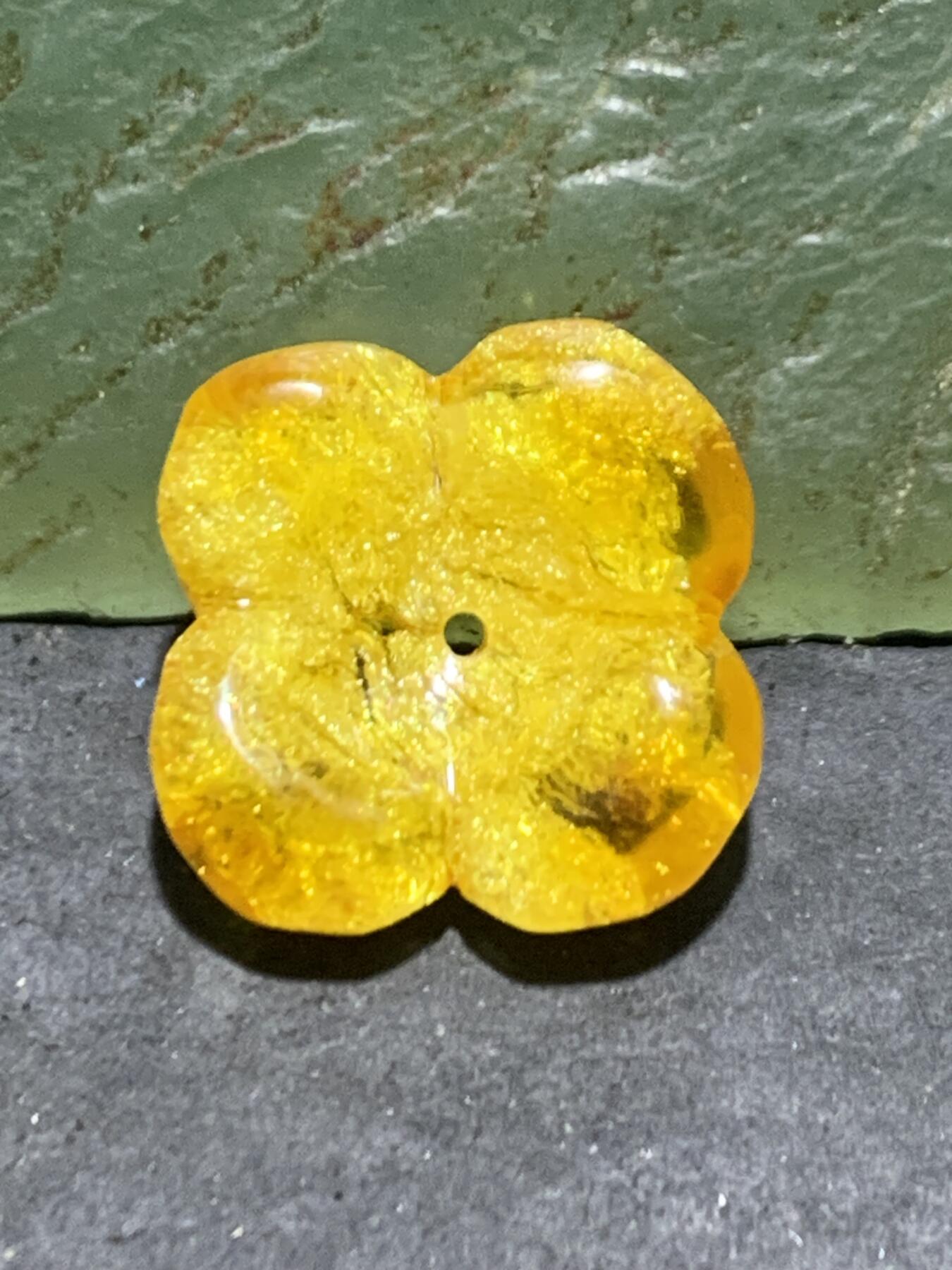 天然乌克兰蜜蜡幸运四叶草珠一个