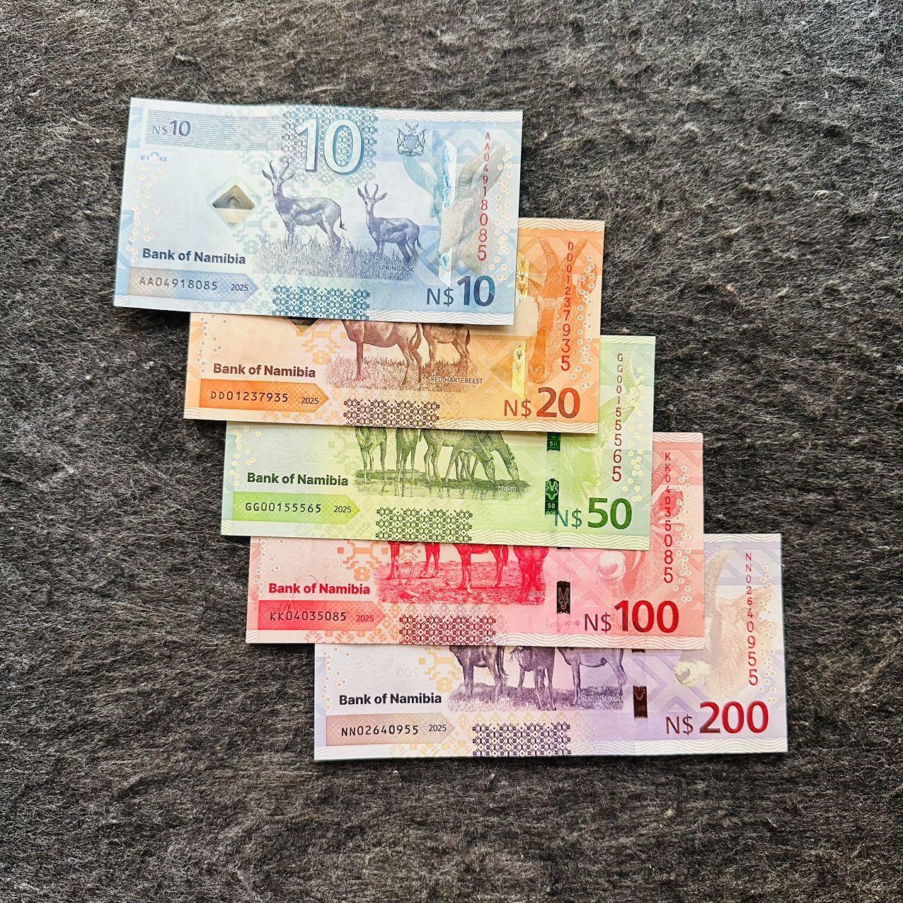 🇲🇽🇳🇦2526$ $墨西哥50-100-1000比索纪念钞和纳米比亚Hybrid窗口复合钞