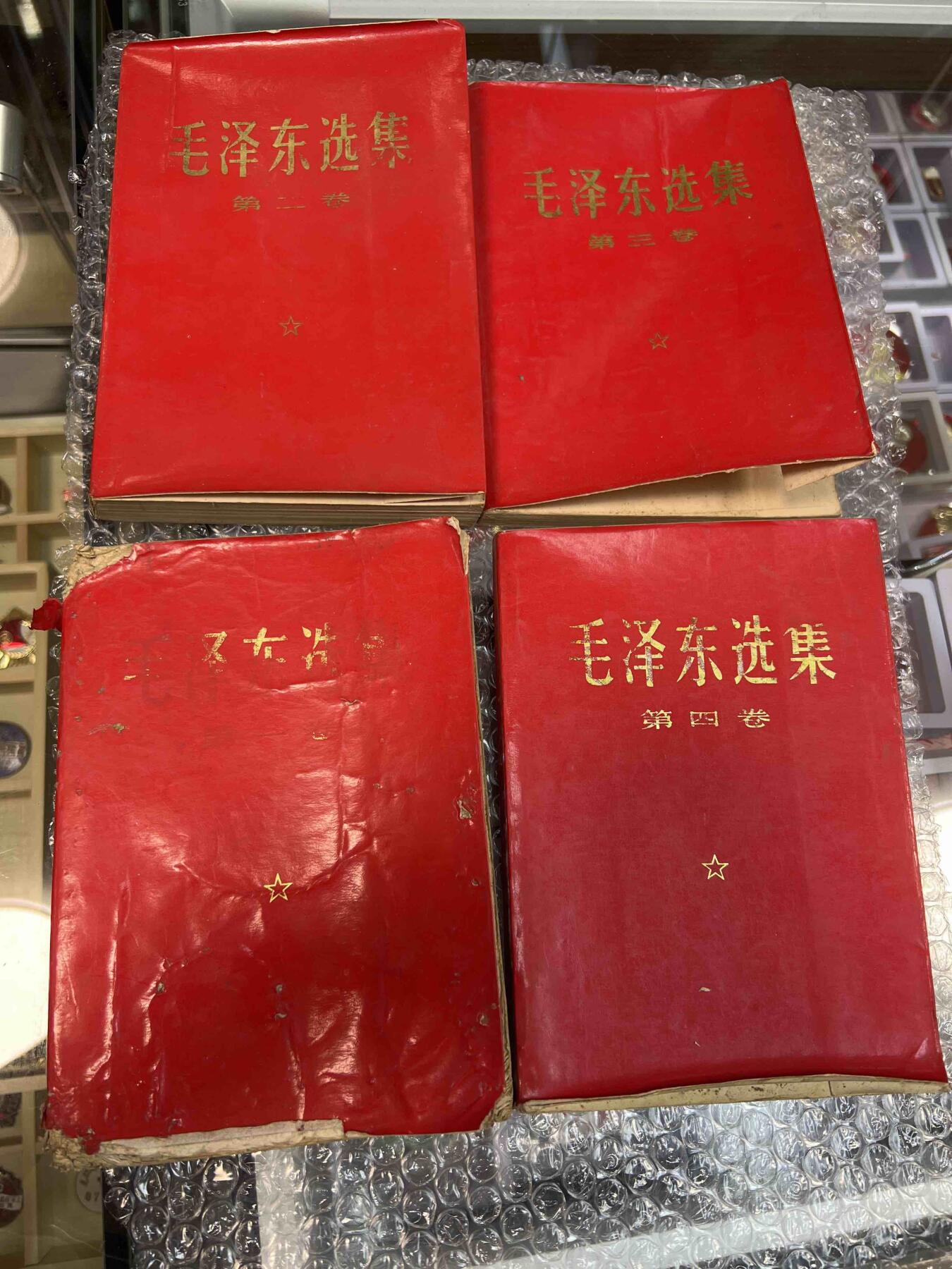 真品像章、纪念章、红色书籍 真品、像章、纪念章、红色书籍
