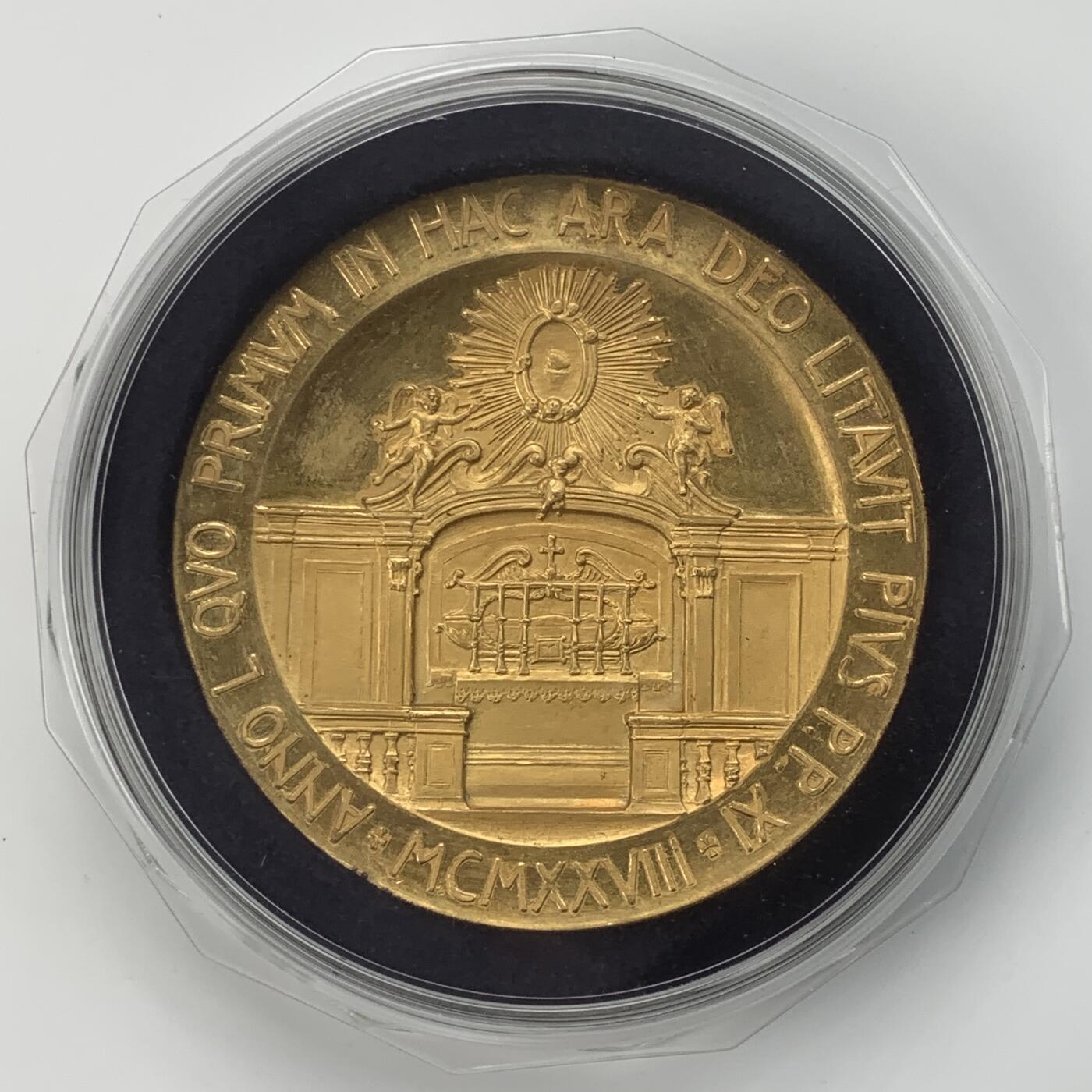 掌中浮雕-藏着的欧洲第037场 1928年梵蒂冈庇护十一世新祭坛首次祈祷上帝镀金铜章，  68mm