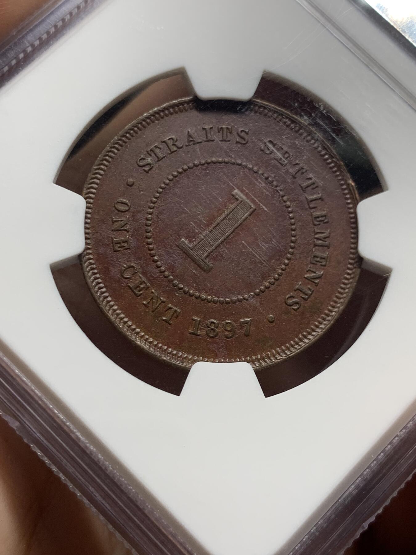 《竞宝斋》第428场 周日，周一  2场连拍 （全场包邮） NGC AU58BN 英属海峡1897年维多利亚女王一分大铜币，女王发丝清晰，细节不错。流通充分的品种，好品不多见。女王+海峡殖民地向来是外拍热点