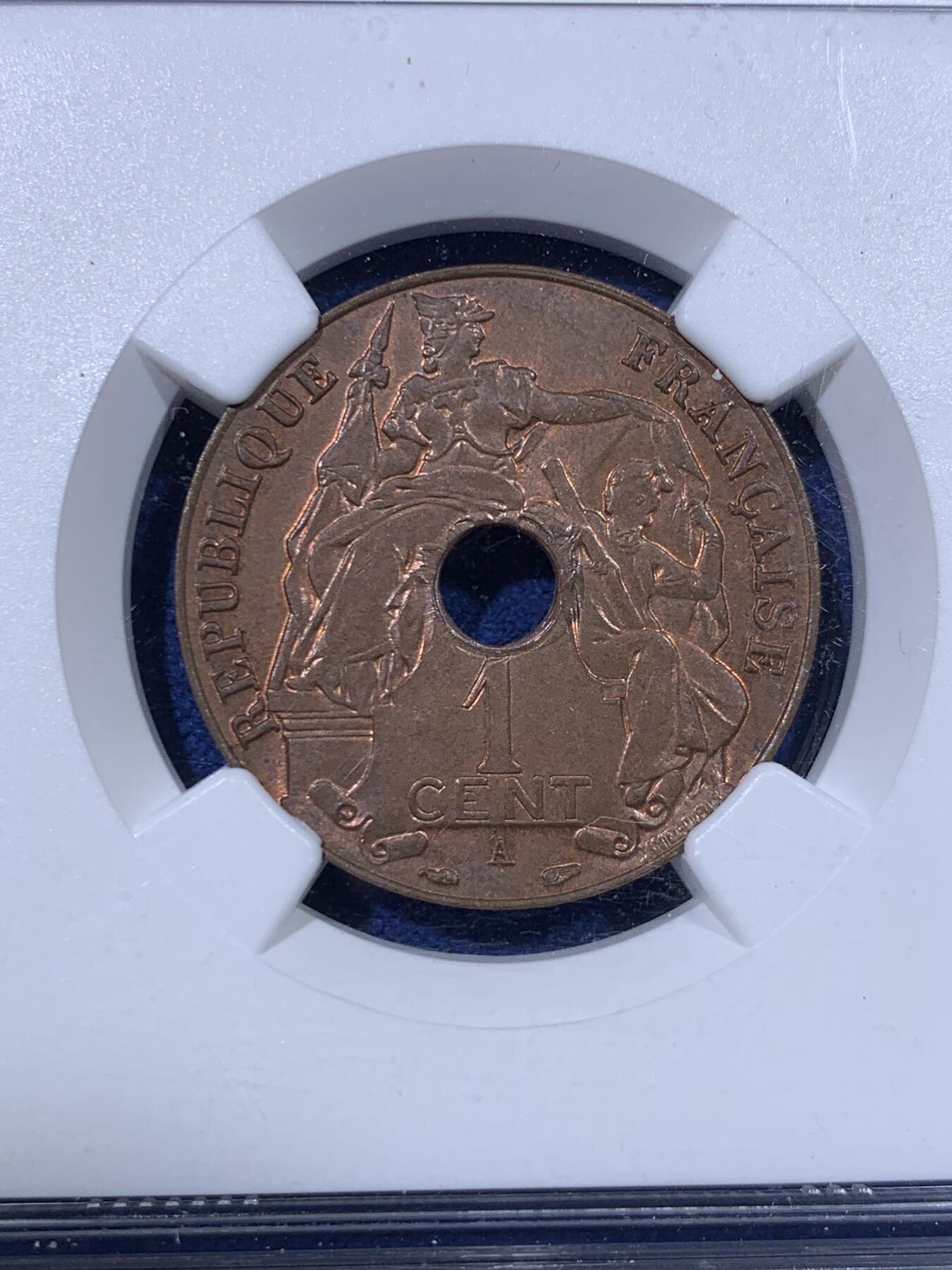 《竞宝斋》第428场 周日，周一  2场连拍 （全场包邮） NGC MS64RB 法属印支 1939年A 百分之一 中孔铜币，玛丽安娜女神，汉字经典品种。