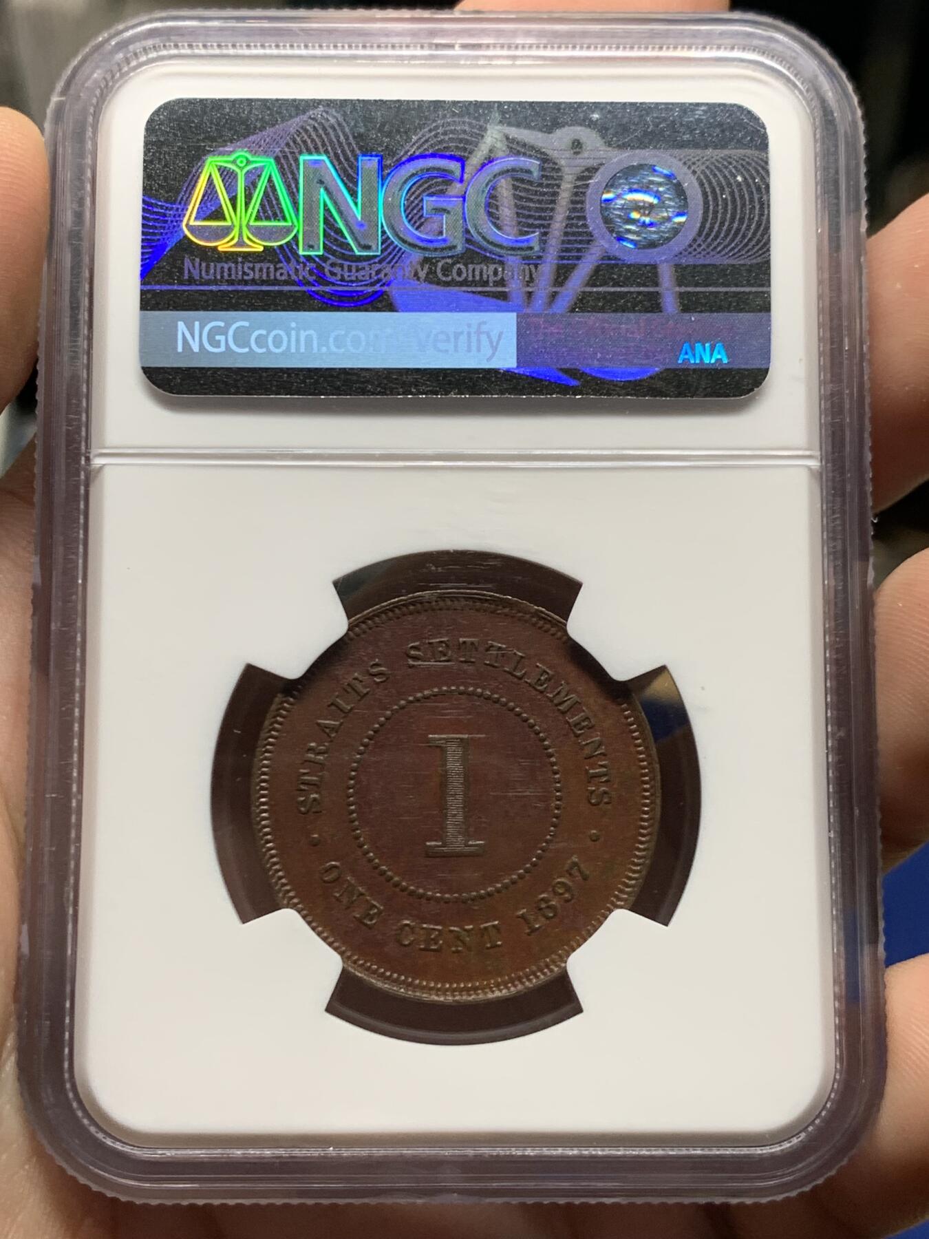 《竞宝斋》第428场 周日，周一  2场连拍 （全场包邮） NGC AU58BN 英属海峡1897年维多利亚女王一分大铜币，女王发丝清晰，细节不错。流通充分的品种，好品不多见。女王+海峡殖民地向来是外拍热点