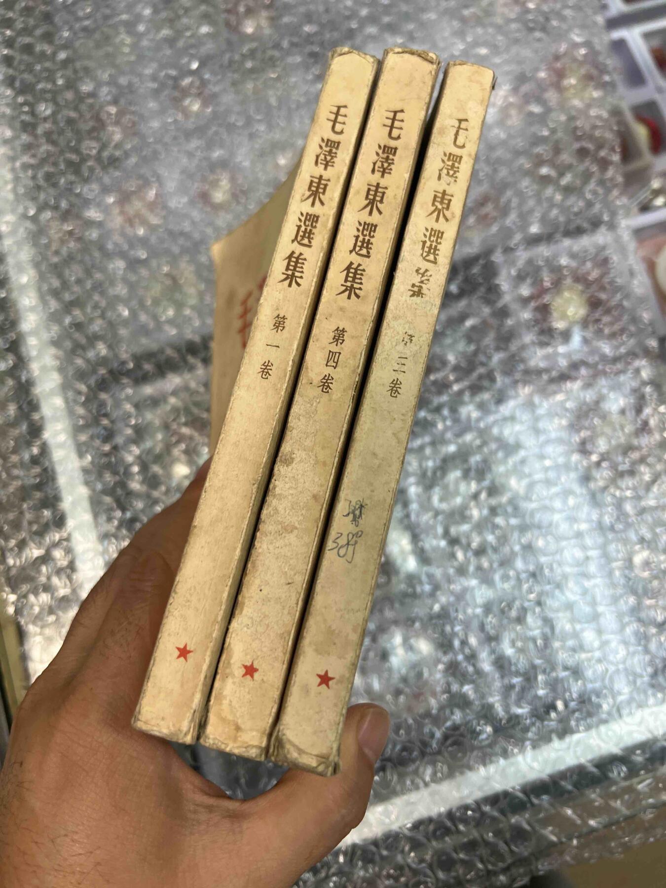 真品像章、纪念章、红色书籍 真品、像章、纪念章、红色书籍