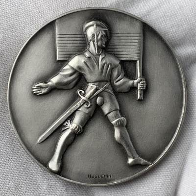 掌中浮雕-藏着的欧洲第037场 - 1960年瑞士卢塞恩射击节银章，44mm，重33g，背面双狮盾徽雕刻漂亮