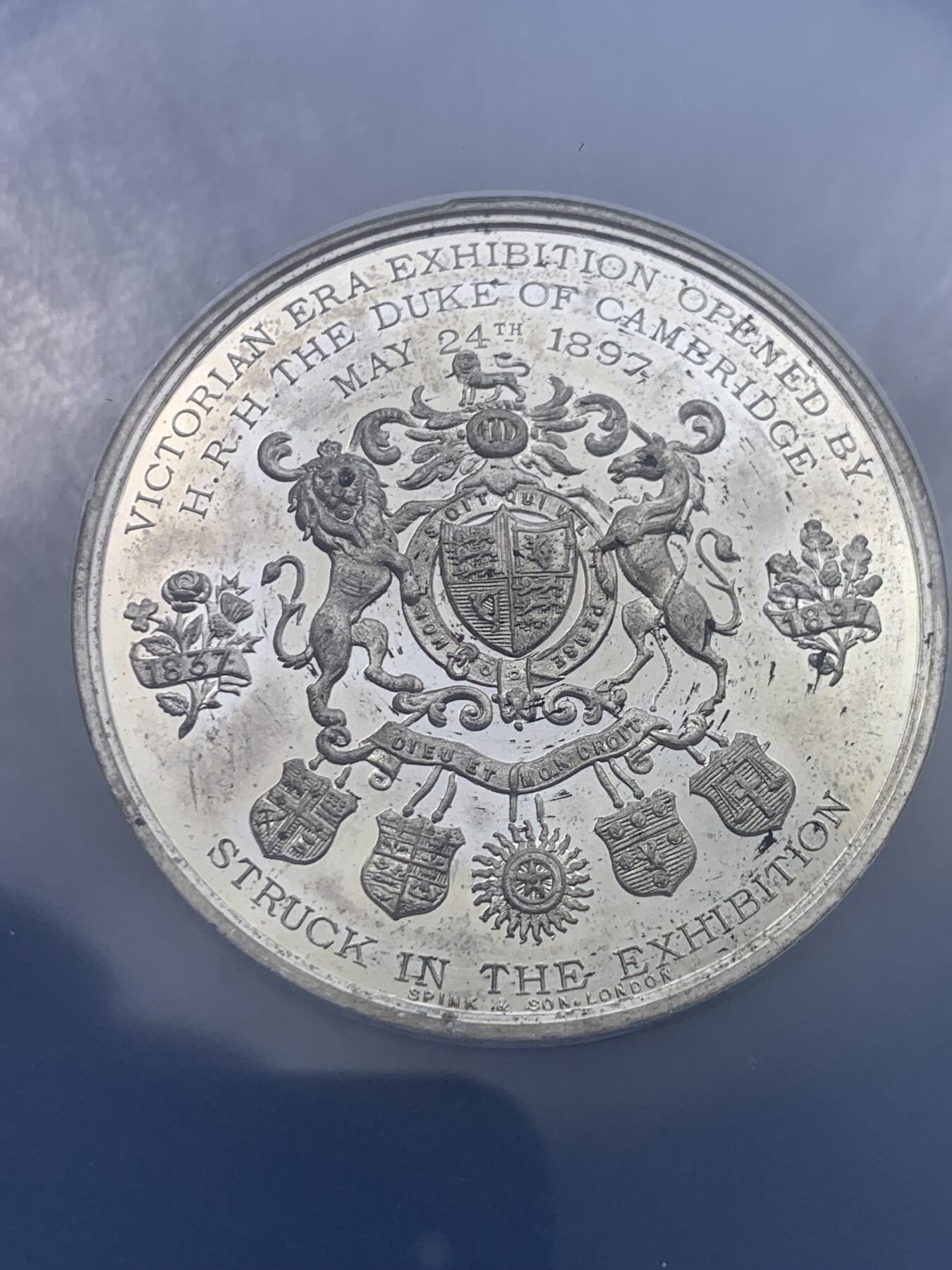 《竞宝斋》第428场 周日，周一  2场连拍 （全场包邮） NGC MS61 英国1897年维多利亚加冕60周年WM材质章 少见品种 加大盒封装