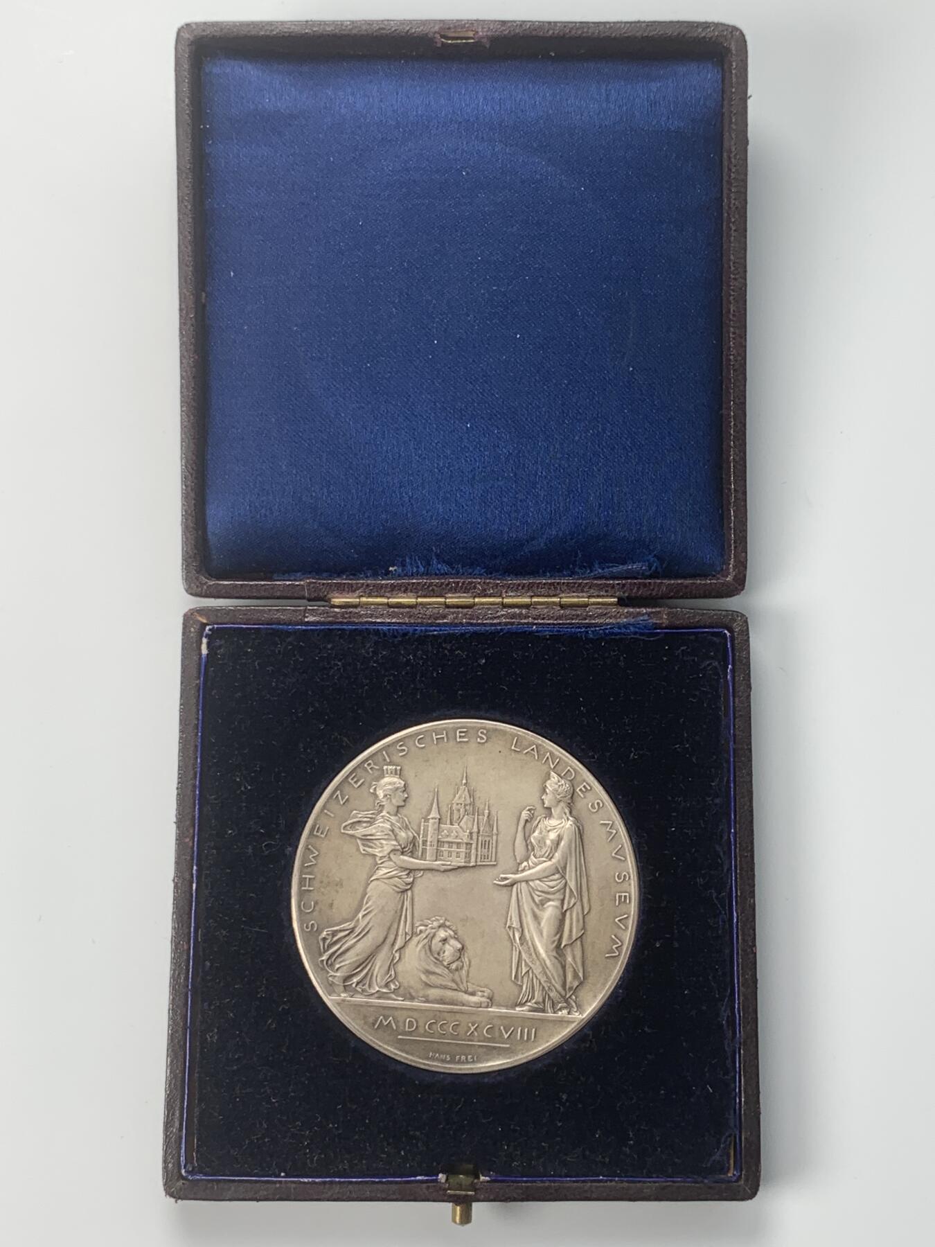 掌中浮雕-藏着的欧洲第037场 1898年瑞士国家博物馆揭幕银章， 58mm，80.5g，Hans Frei雕刻，原盒