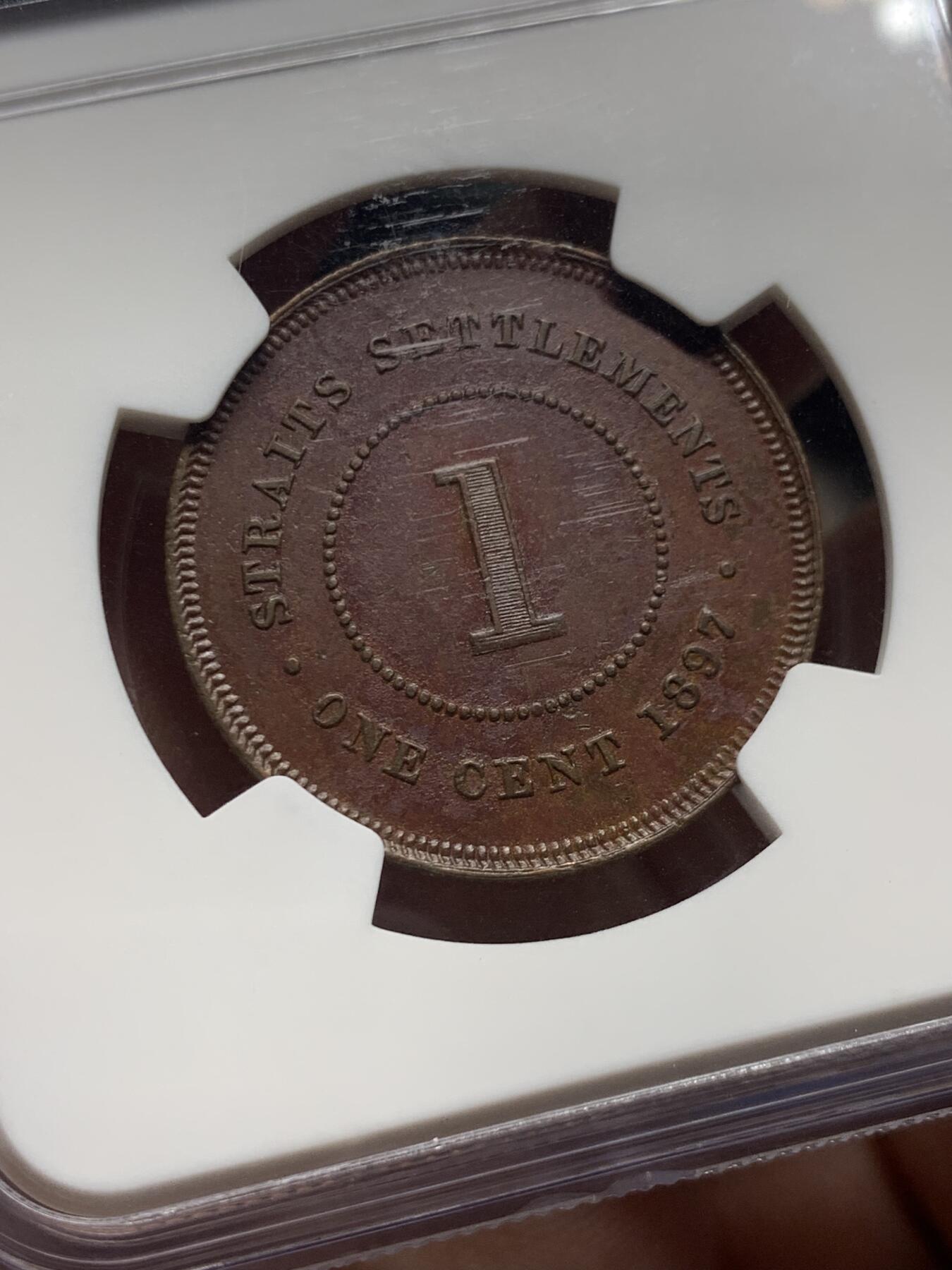 《竞宝斋》第428场 周日，周一  2场连拍 （全场包邮） NGC AU58BN 英属海峡1897年维多利亚女王一分大铜币，女王发丝清晰，细节不错。流通充分的品种，好品不多见。女王+海峡殖民地向来是外拍热点