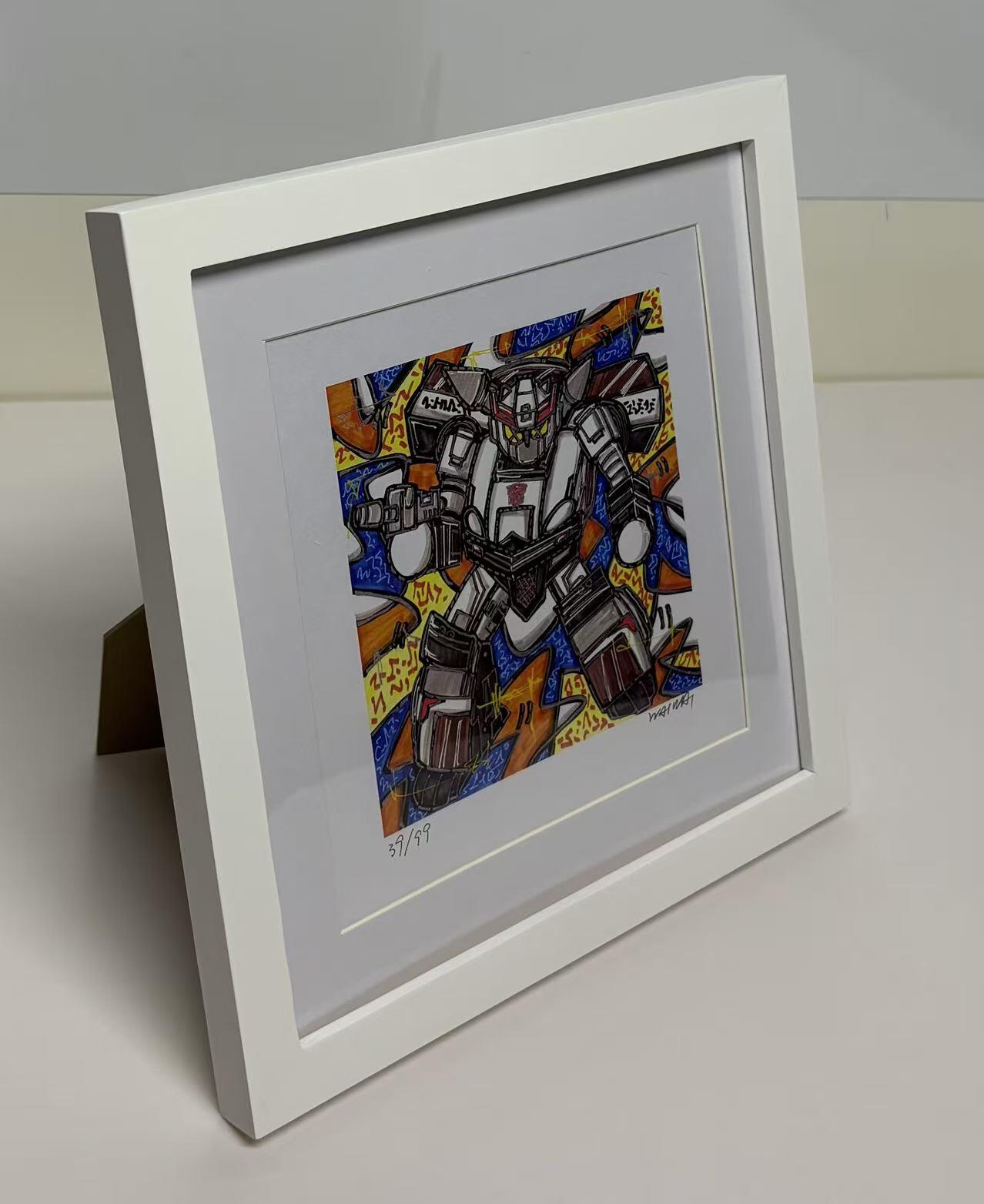 零元拍：歪歪亲笔签名 OWSON 系列作品装饰画《变形金刚》，已做装裱 木框相框尺寸28/28CM。因展品出展，镜框或亚克力可能有轻微划痕，介意勿拍