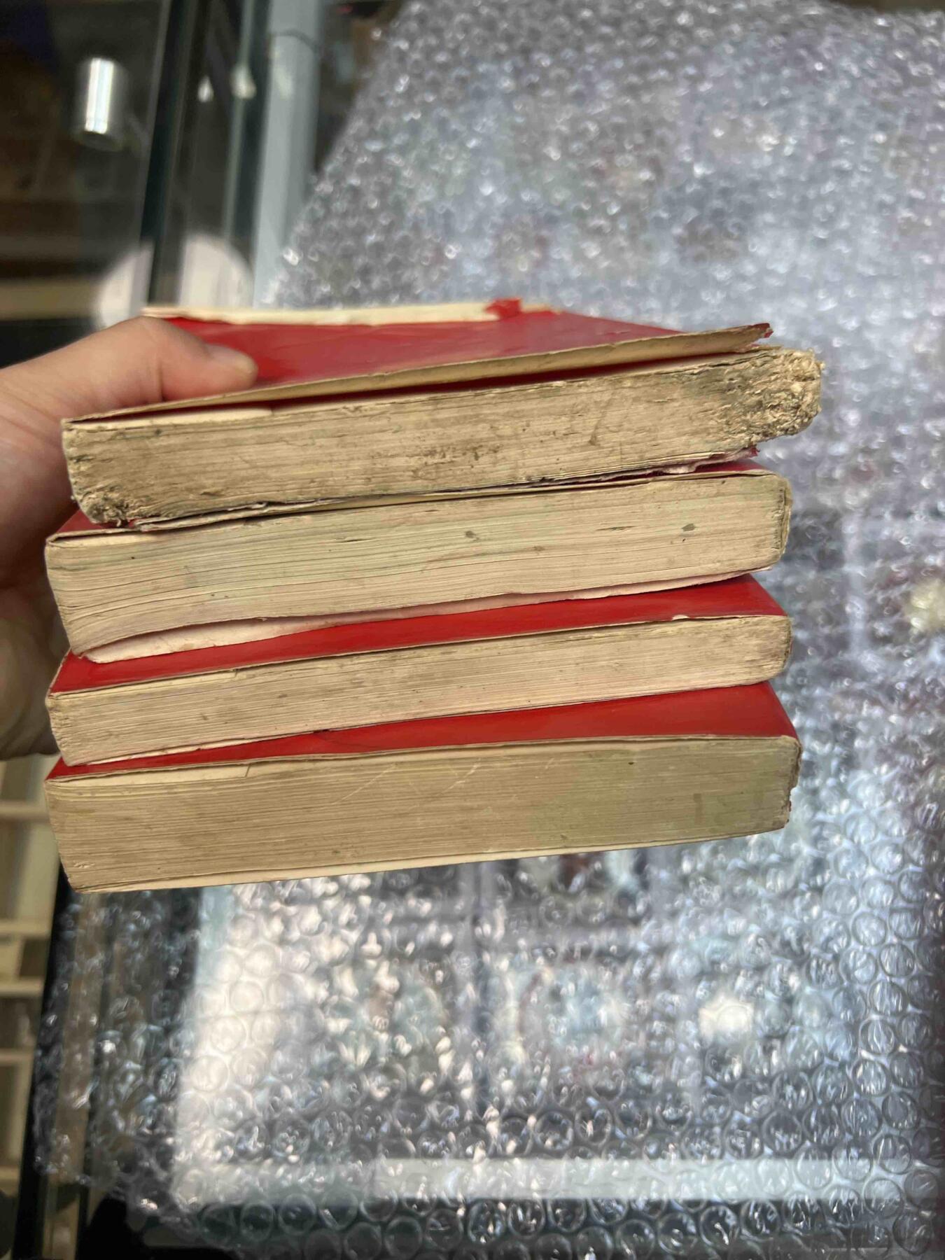 真品像章、纪念章、红色书籍 真品、像章、纪念章、红色书籍