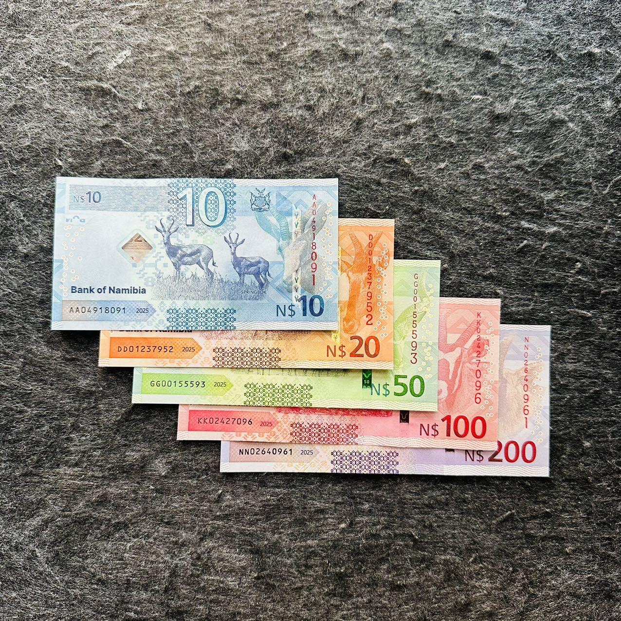 🇲🇽🇳🇦2526$ $墨西哥50-100-1000比索纪念钞和纳米比亚Hybrid窗口复合钞