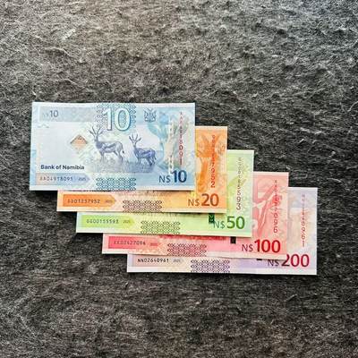 🇲🇽🇳🇦2526$ $墨西哥50-100-1000比索纪念钞和纳米比亚Hybrid窗口复合钞 - 纳米比亚2025年10-20-50-100-200元，新版大全套，随机号码