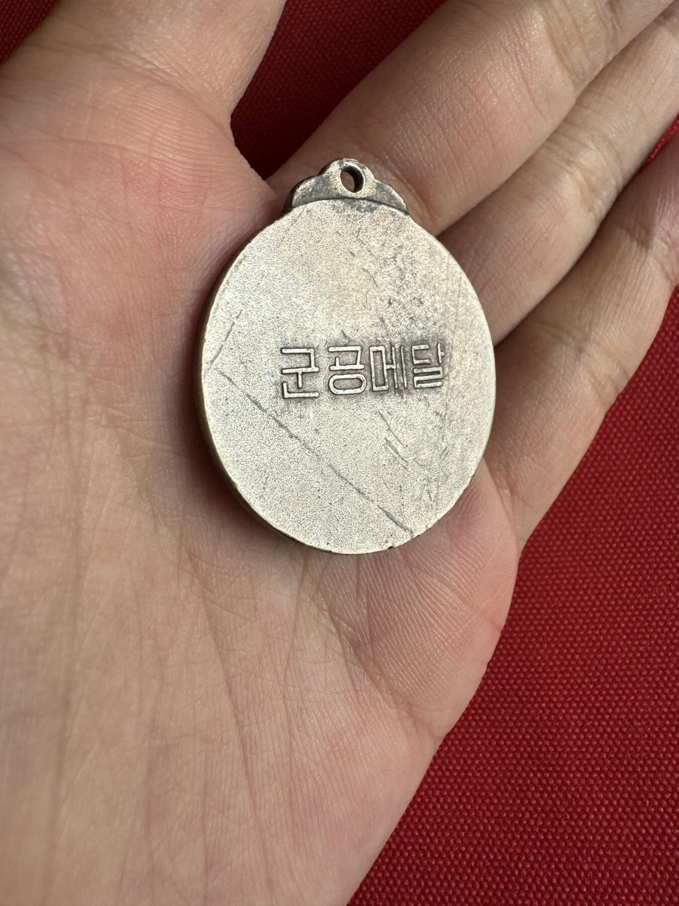 五哥徽章群   15号周三晚上八点4群联拍 银章