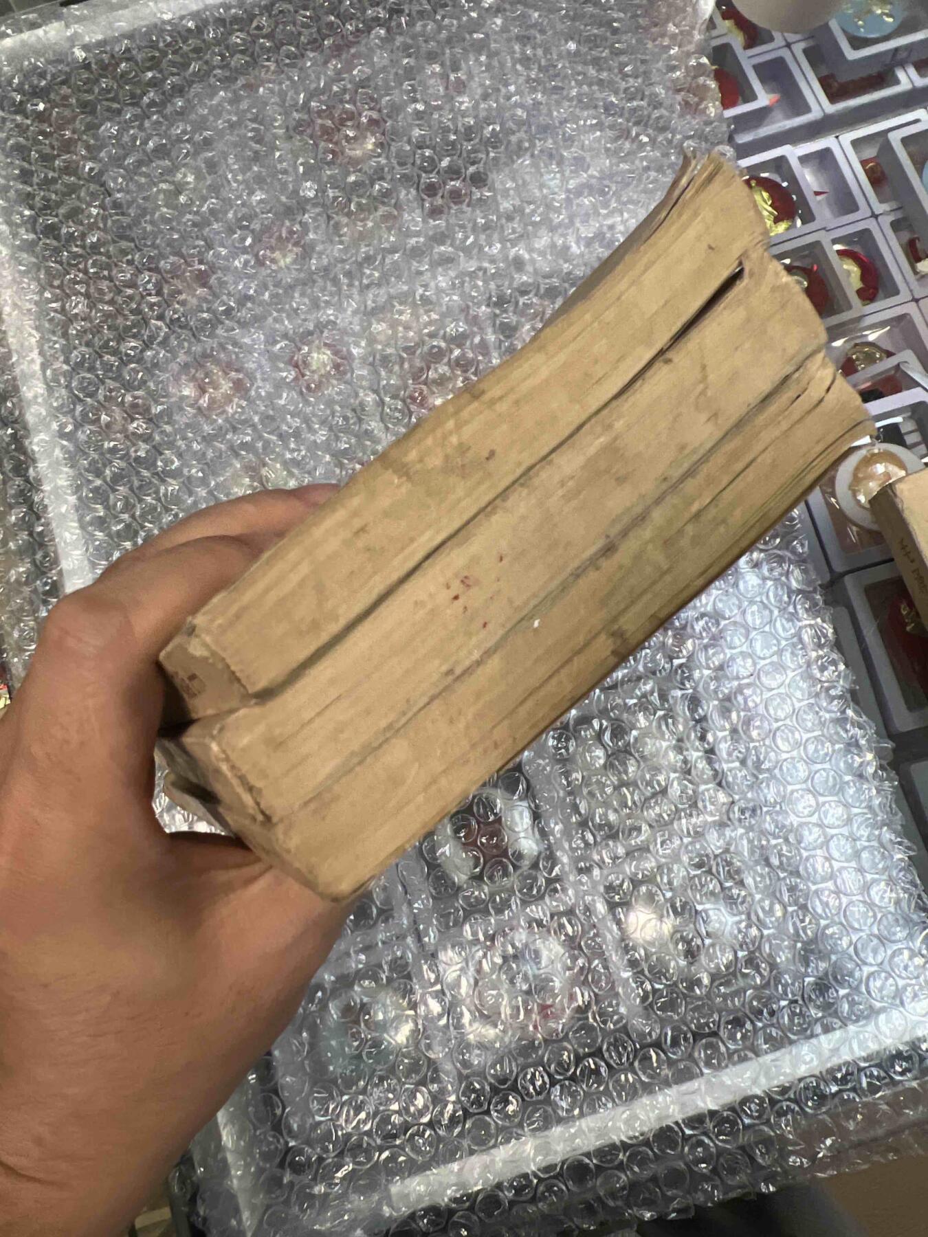 真品像章、纪念章、红色书籍 真品、像章、纪念章、红色书籍
