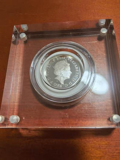 长老汇蛇年精选第六十一场拍卖 2018英国彼得兔系列格罗斯特老裁缝50便士精制彩色银币，原盒证