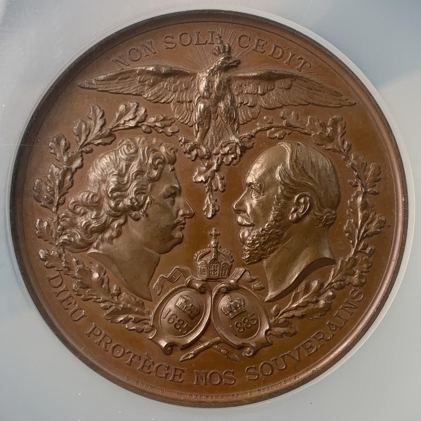 掌中浮雕-藏着的欧洲第037场 NGC MS64 ：1885年德国普鲁士胡根诺教派200周年纪念大选帝侯和威廉一世大铜章， 61mm   