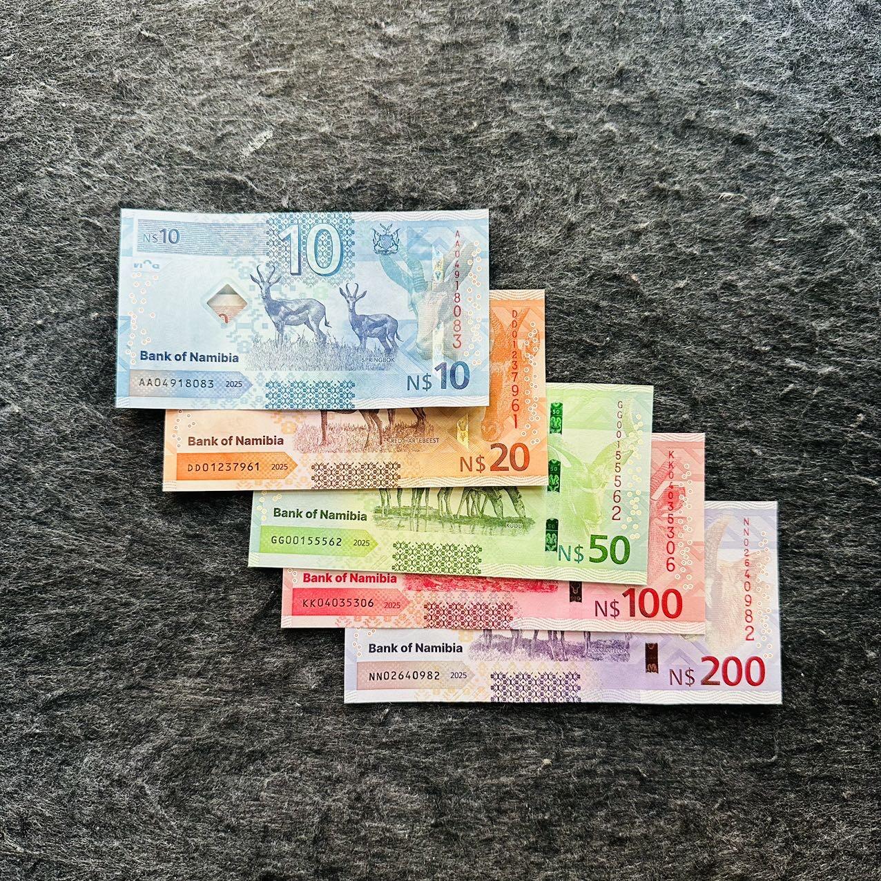 🇲🇽🇳🇦2526$ $墨西哥50-100-1000比索纪念钞和纳米比亚Hybrid窗口复合钞