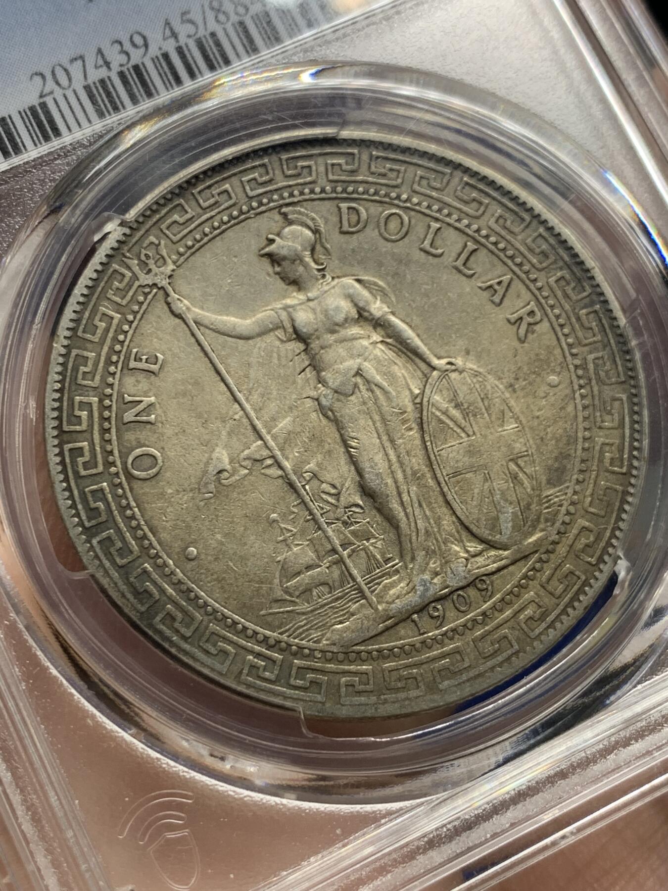 《竞宝斋》第428场 周日，周一  2场连拍 （全场包邮） PCGS XF45 英国 1909/8年B版站洋壹圆 少见骑字版 原味包浆