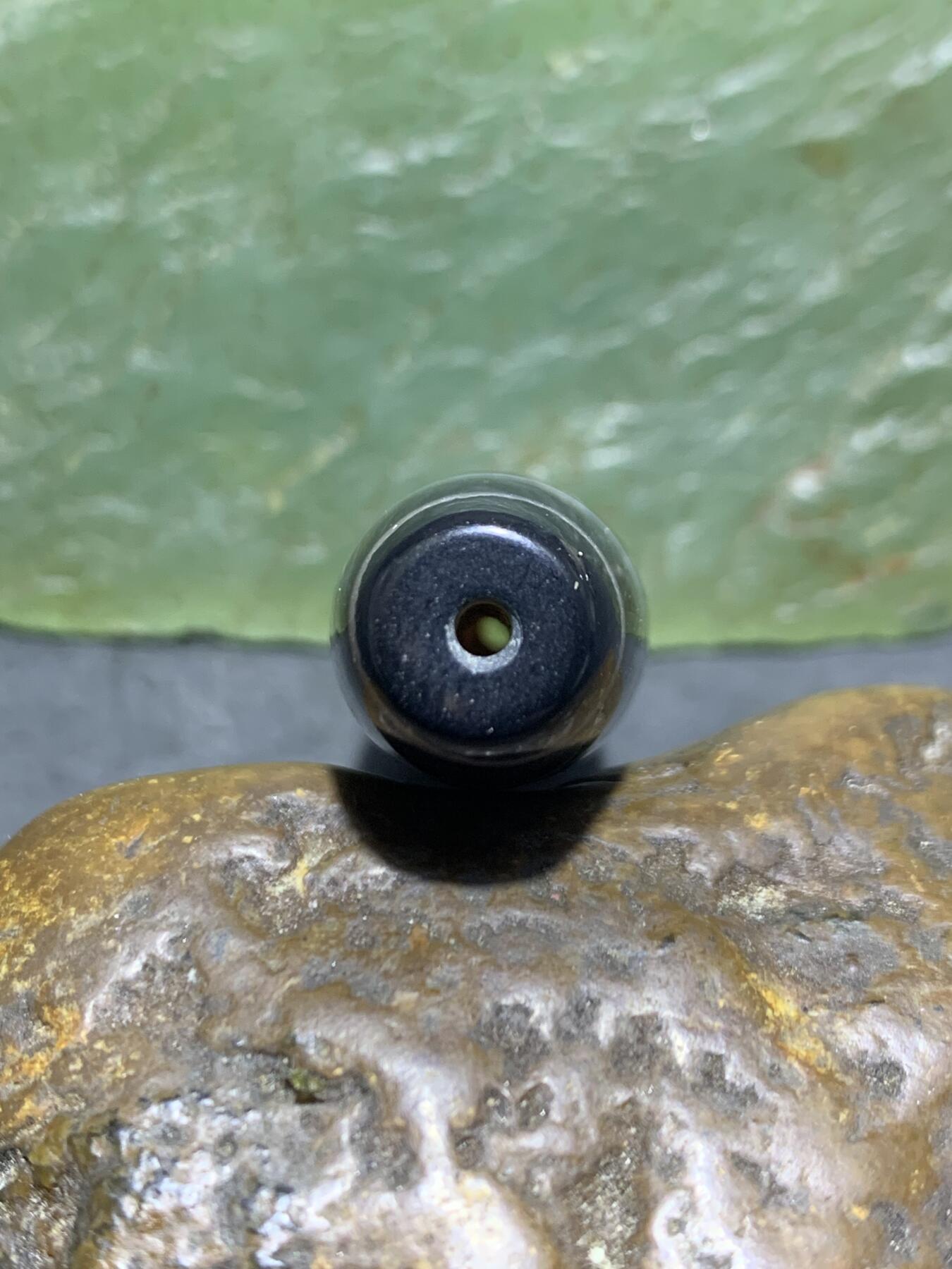 精美天地药师玛瑙桶珠一个，