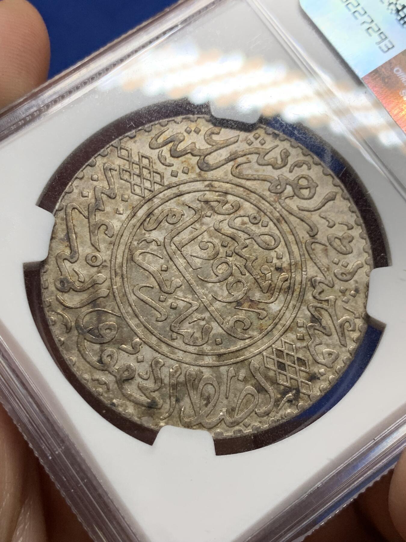 《竞宝斋》第428场 周日，周一  2场连拍 （全场包邮） NGC UNCD 摩洛哥AH1299（1882年）10迪拉姆银币，稀有版别仅次于AH1313，味道币味道足，五彩包浆锋利感十足，状态极佳。疑似错杀。