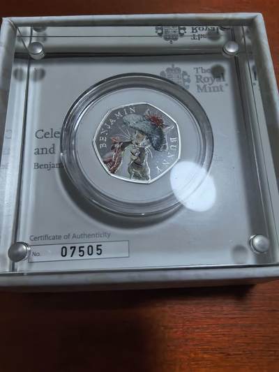 长老汇蛇年精选第六十一场拍卖 2017英国彼得兔系列兔子本杰明50便士精制彩色银币，原盒证