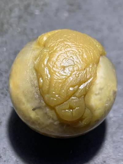 精美亚光冰飘糖心料战国红玛瑙手工俏色巧雕呱呱来财圆珠一个， - 精美亚光冰飘糖心料战国红玛瑙手工俏色巧雕呱呱来财圆珠一个，