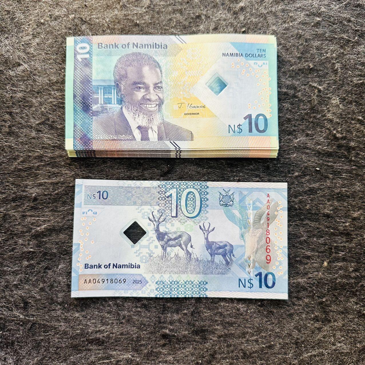 🇲🇽🇳🇦2526$ $墨西哥50-100-1000比索纪念钞和纳米比亚Hybrid窗口复合钞 纳米比亚2025年10元Hybrid窗口复合钞，AA04918065