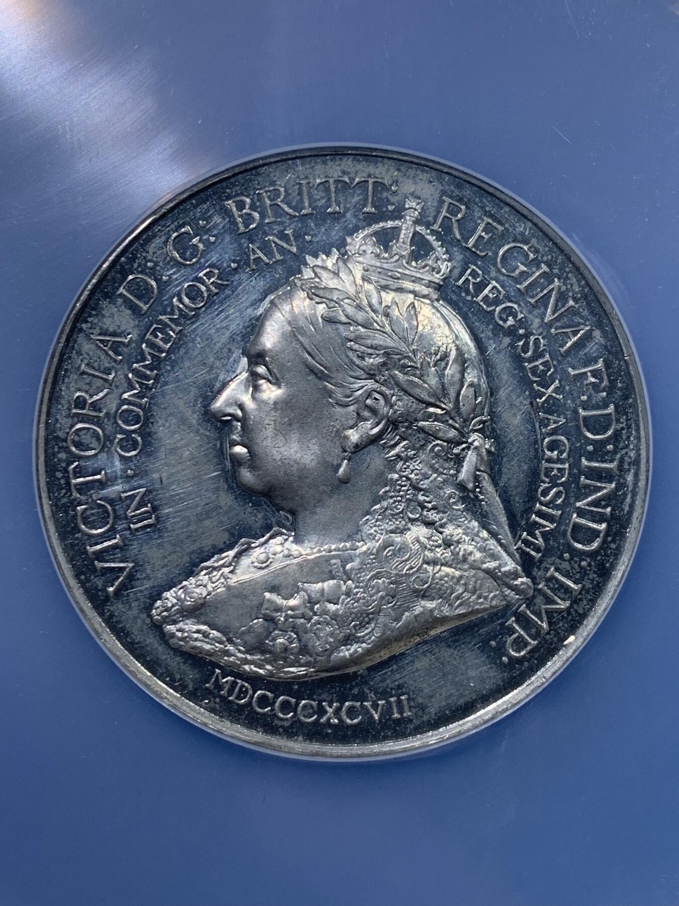 《竞宝斋》第428场 周日，周一  2场连拍 （全场包邮） NGC MS61 英国1897年维多利亚加冕60周年WM材质章 少见品种 加大盒封装