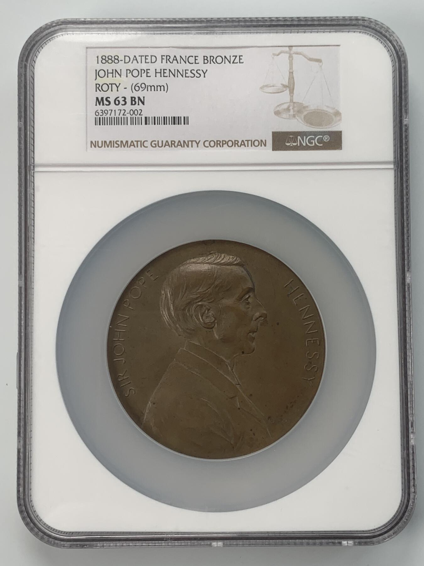 掌中浮雕-藏着的欧洲第037场 NGC MS63 : 1888年法属毛里求斯约翰•波普•轩尼诗爵士纪念铜章 ，69mm，此枚章正反面皆有雕刻家Roty签字，稀少！  ——致敬毛里求斯约翰•波普•轩尼诗爵士，雕刻家：1889年法国巴黎世博会特等奖获得者Oscar Roty
