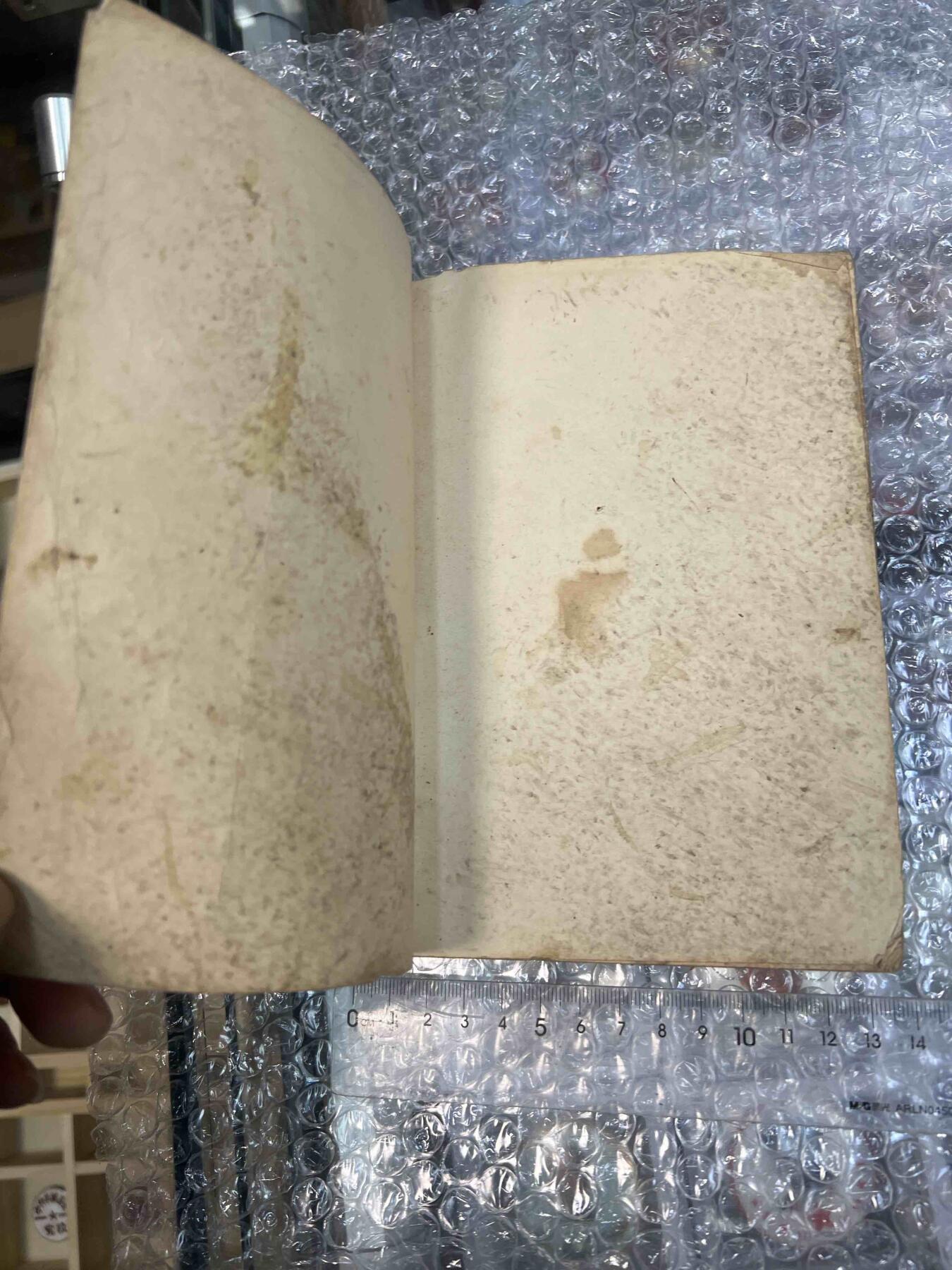 真品像章、纪念章、红色书籍 真品像章、纪念章、红色书籍