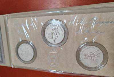 长老汇蛇年精选第六十一场拍卖 1988几内亚巴塞罗那奥运银币3枚磨砂银币大钱包，48克999银，保存完好，5000枚