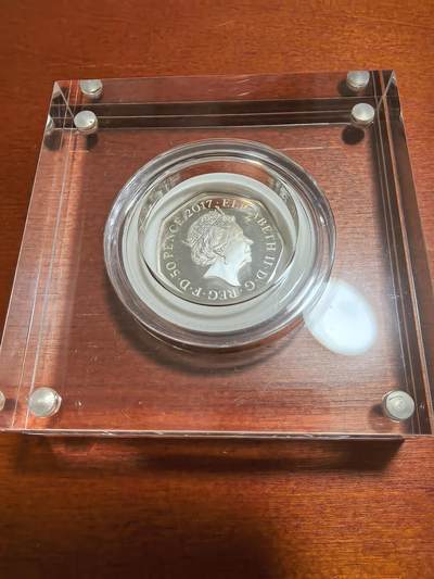 长老汇蛇年精选第六十一场拍卖 2017英国彼得兔系列兔子本杰明50便士精制彩色银币，原盒证