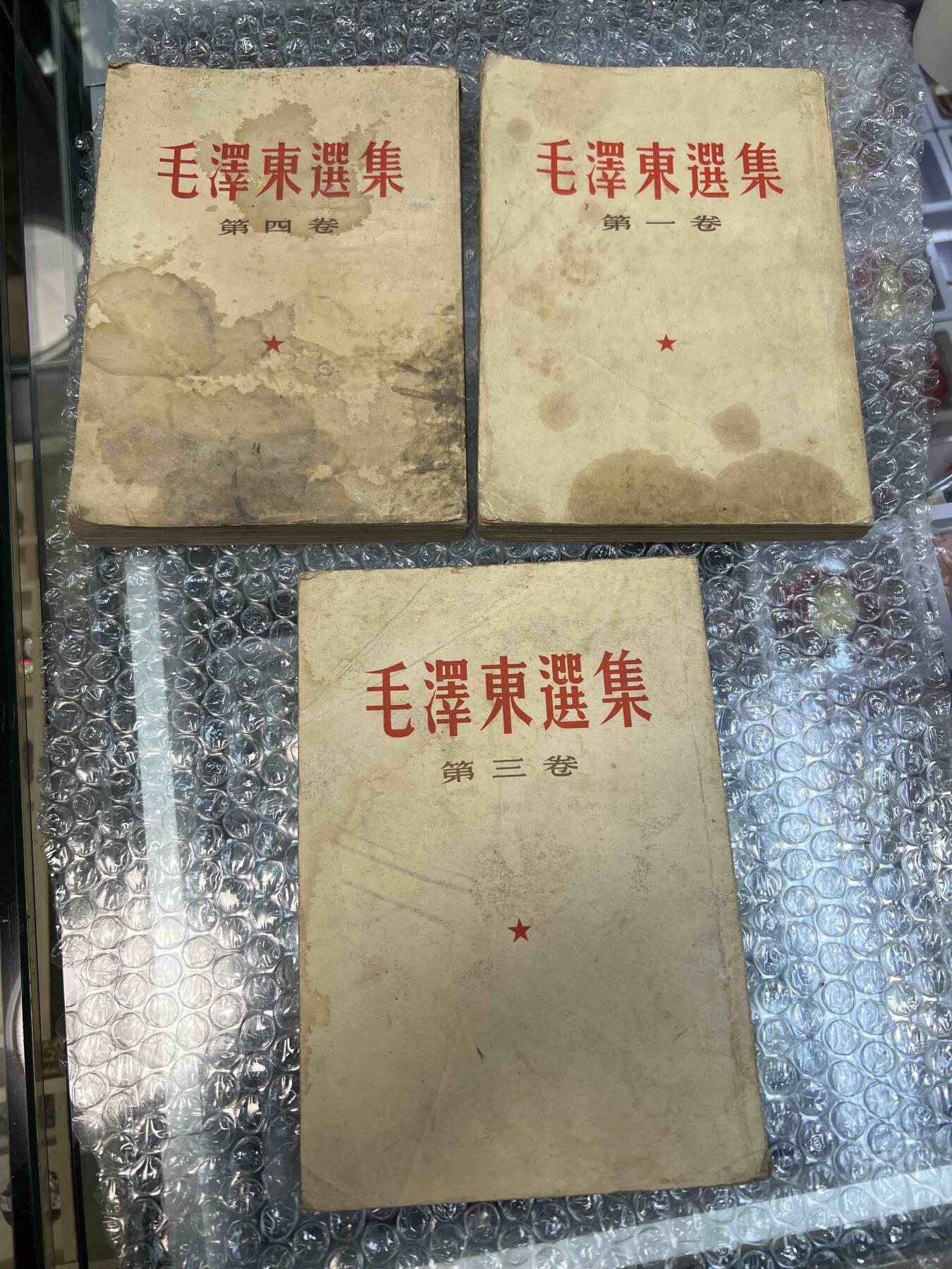 真品像章、纪念章、红色书籍 真品、像章、纪念章、红色书籍