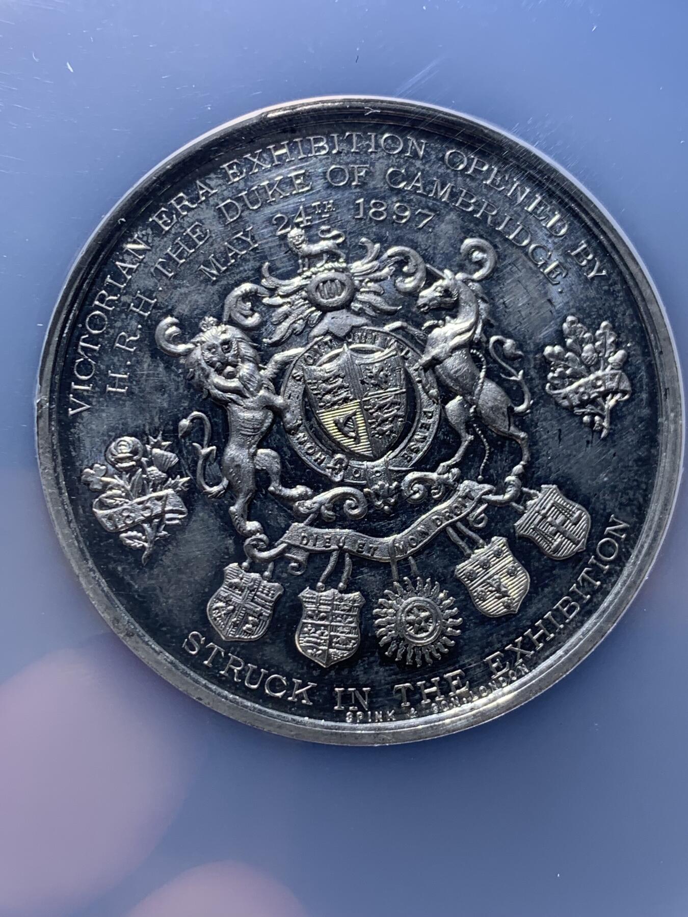 《竞宝斋》第428场 周日，周一  2场连拍 （全场包邮） NGC MS61 英国1897年维多利亚加冕60周年WM材质章 少见品种 加大盒封装