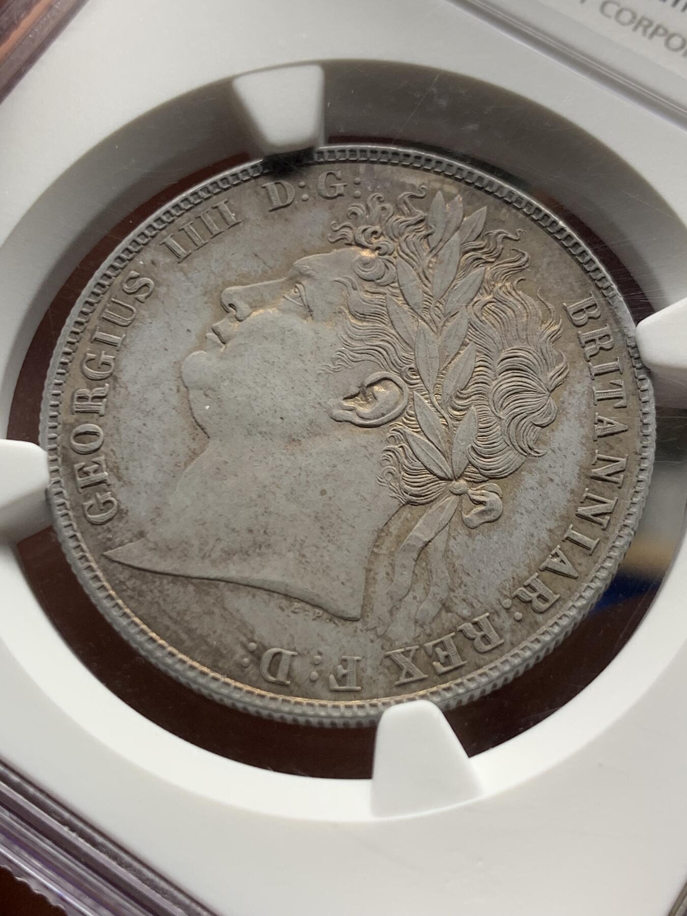 《竞宝斋》第428场 周日，周一  2场连拍 （全场包邮） 唯一亚军分 NGC MS64+ 英国 1824年 乔治四世 嘉德纹章版 半克朗银币  半克朗里最少得品种 更高分仅1枚 HA 64分成交2.3W