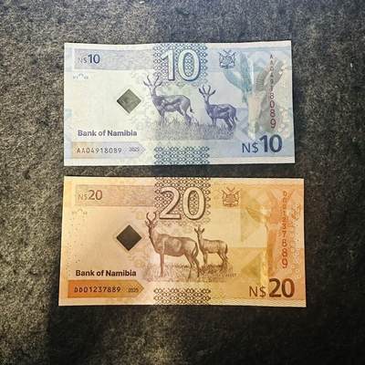 🇲🇽🇳🇦2526$ $墨西哥50-100-1000比索纪念钞和纳米比亚Hybrid窗口复合钞 - 10和20元Hybrid窗口复合钞，尾89，AA04918089和DD01237889