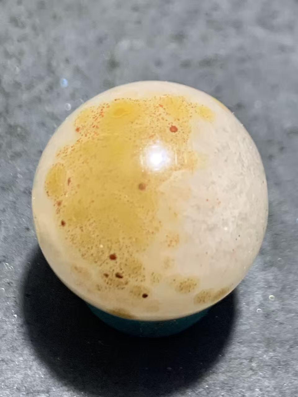 精美冰飘战国红玛瑙随形圆珠一颗