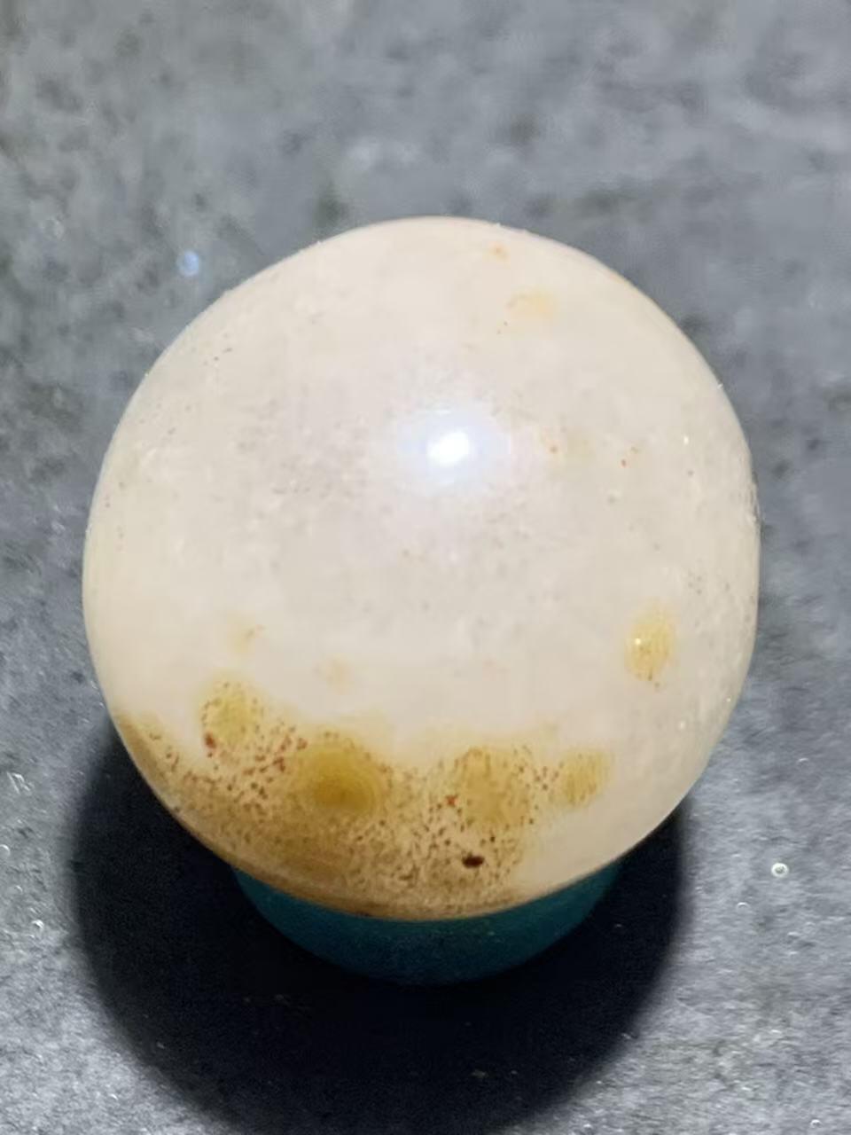 精美冰飘战国红玛瑙随形圆珠一颗