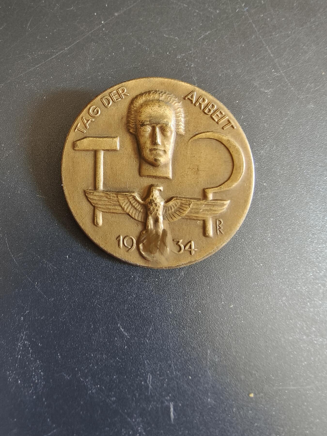 老王徽章第156期  德三1934五一劳动节证章