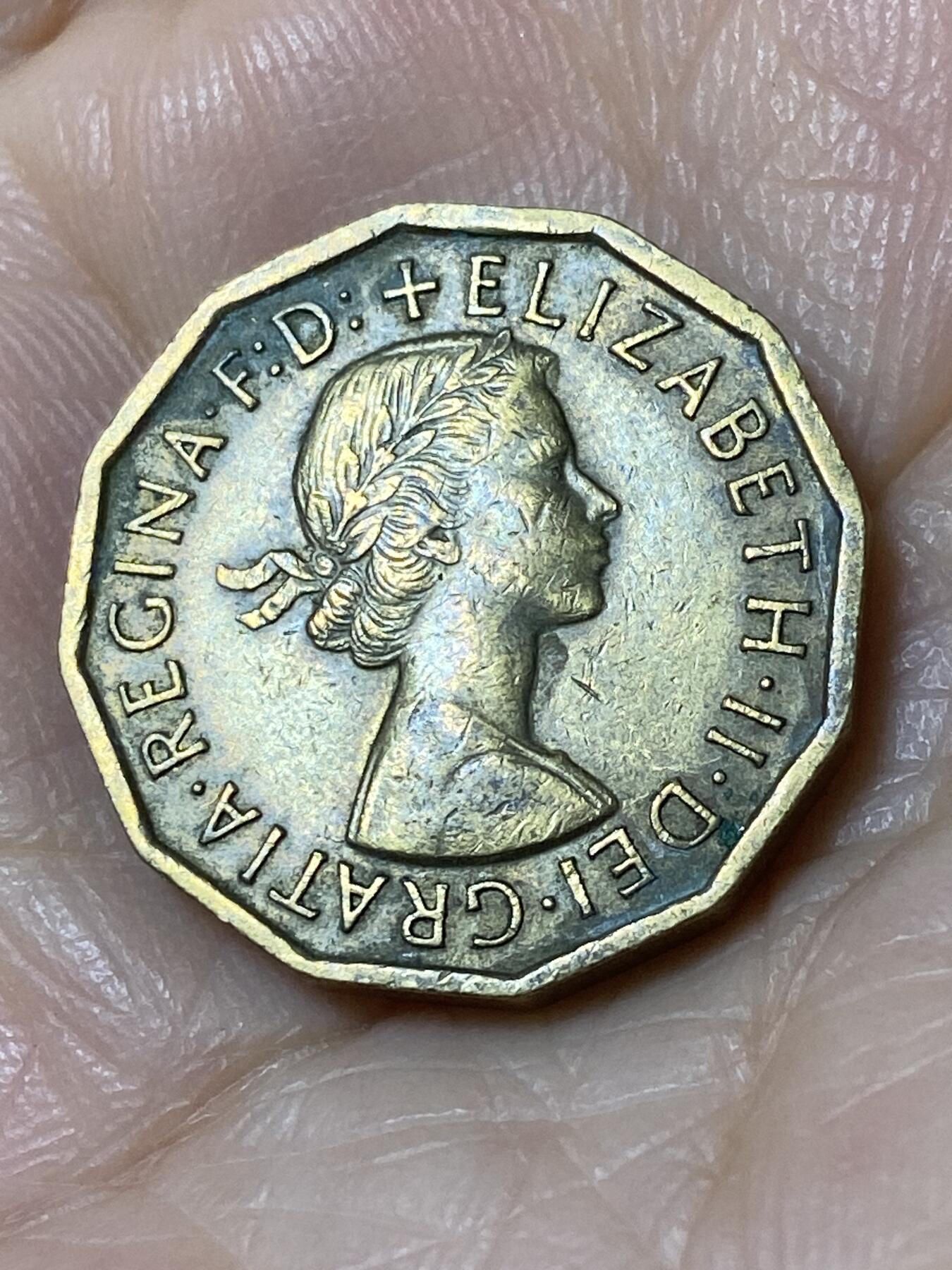 2025年第一百一十场(总第一百三十六场）外国好品散币(免佣金) 英国🇬🇧1964年3便士(伊丽莎白二世青年桂冠第二版)