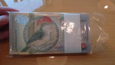 免佣金～1988年直布罗陀1镑和2000年苏里南1000盾 无47号段刀拆绝品无斑  - 2000年苏里南1000盾 全新绝品号码355629